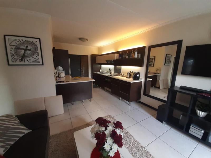 To Let 2 Bedroom Property for Rent in Greenstone Hill Gauteng