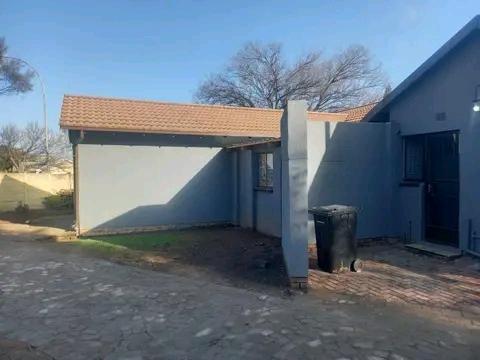To Let 3 Bedroom Property for Rent in Crystal Park Gauteng