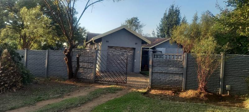 To Let 3 Bedroom Property for Rent in Crystal Park Gauteng