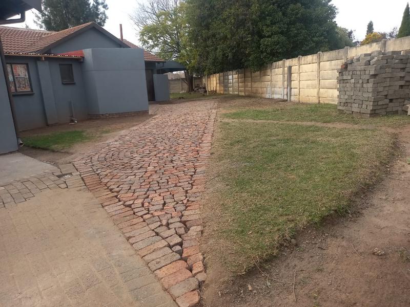 To Let 3 Bedroom Property for Rent in Crystal Park Gauteng