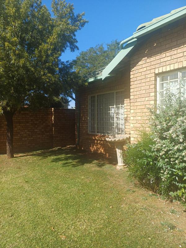 To Let 2 Bedroom Property for Rent in Eldoraigne Gauteng