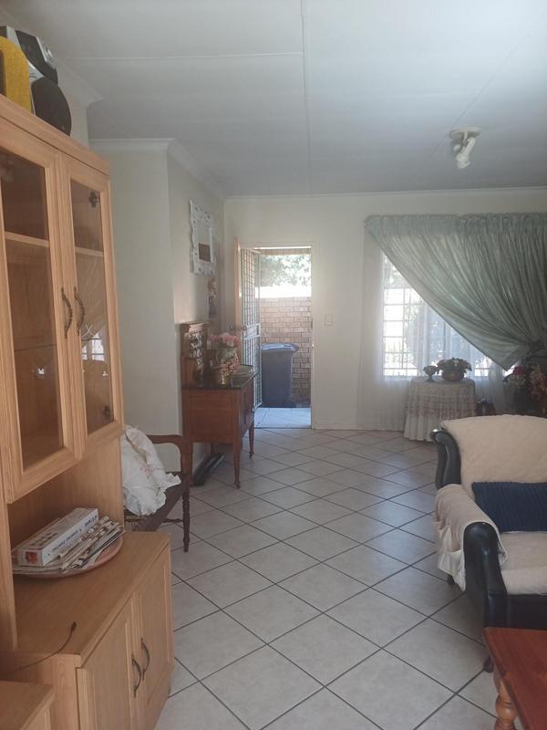 To Let 2 Bedroom Property for Rent in Eldoraigne Gauteng