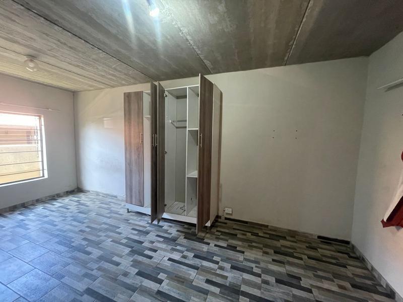 1 Bedroom Property for Sale in Protea Glen Gauteng