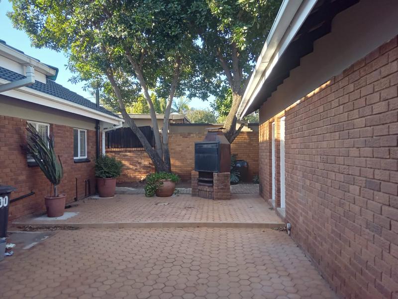 4 Bedroom Property for Sale in Wierda Park Gauteng