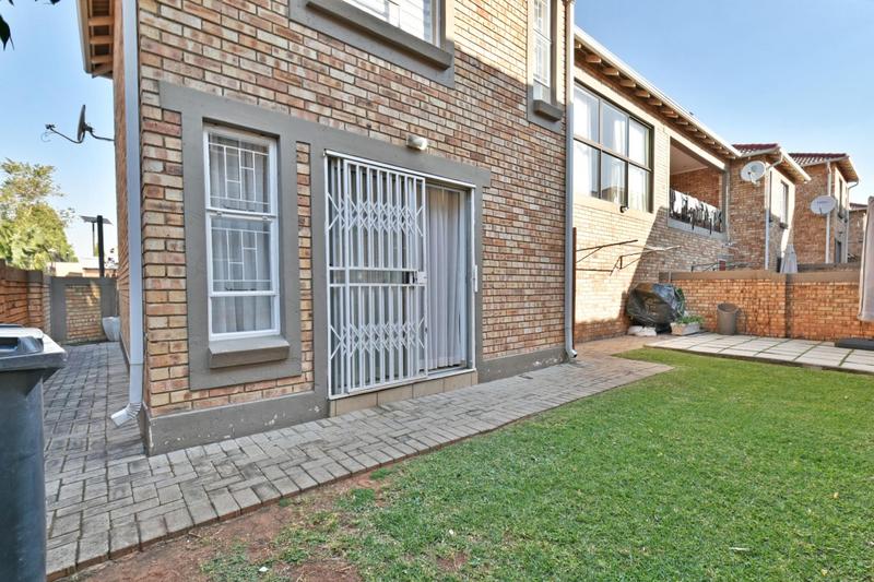 3 Bedroom Property for Sale in Wilgeheuwel Gauteng