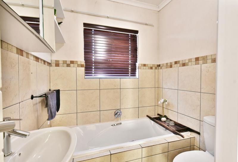 3 Bedroom Property for Sale in Wilgeheuwel Gauteng
