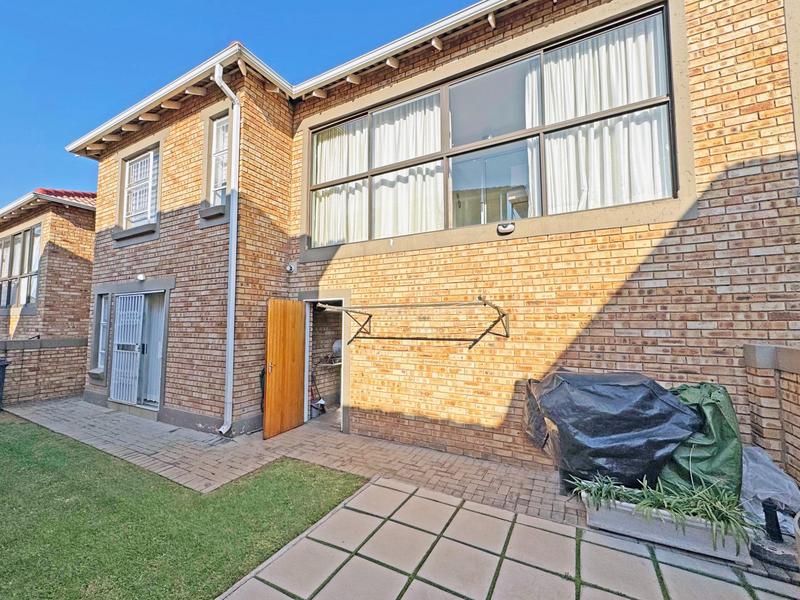 3 Bedroom Property for Sale in Wilgeheuwel Gauteng