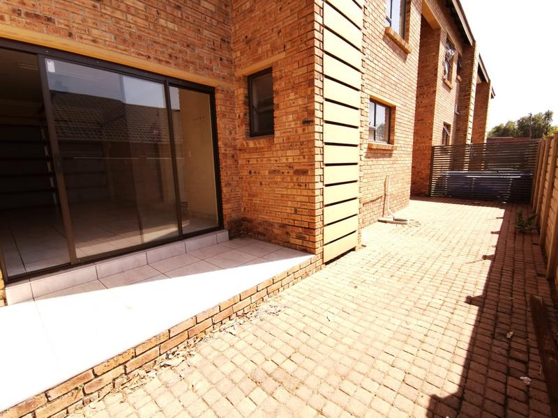 To Let 3 Bedroom Property for Rent in Rothdene Gauteng