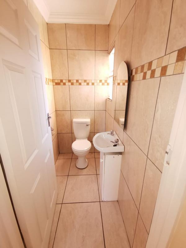 To Let 3 Bedroom Property for Rent in Rothdene Gauteng
