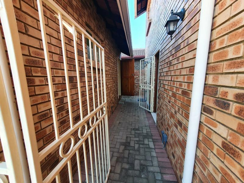 3 Bedroom Property for Sale in Magalieskruin Gauteng