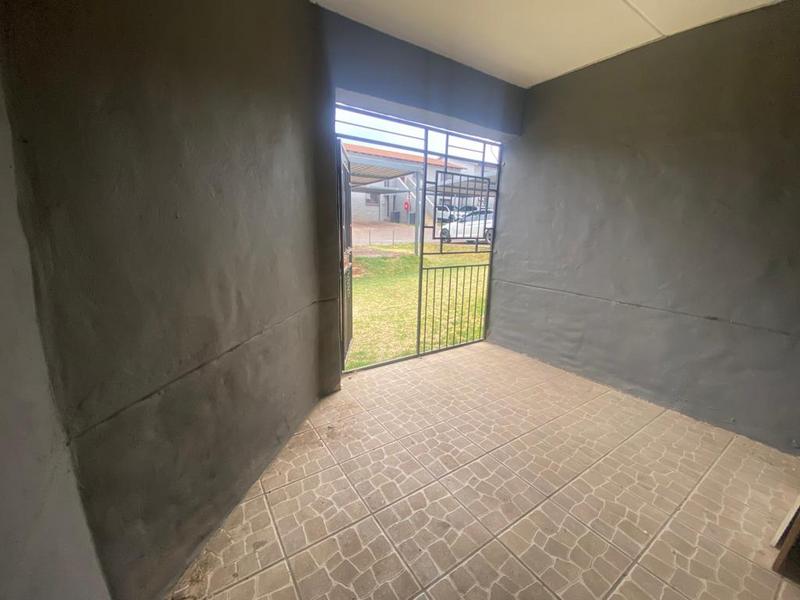 To Let 2 Bedroom Property for Rent in Vorna Valley Gauteng