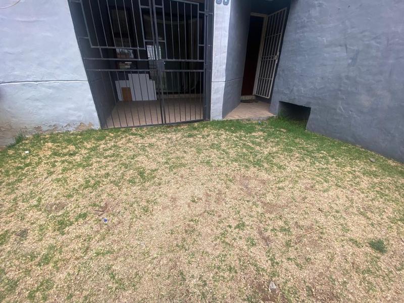To Let 2 Bedroom Property for Rent in Vorna Valley Gauteng