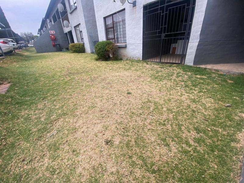 To Let 2 Bedroom Property for Rent in Vorna Valley Gauteng