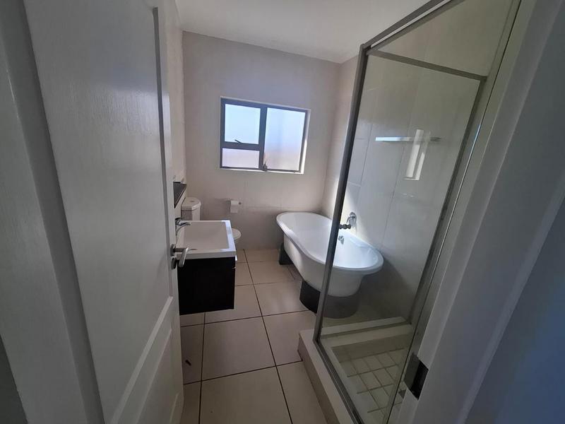 2 Bedroom Property for Sale in Noordwyk Gauteng