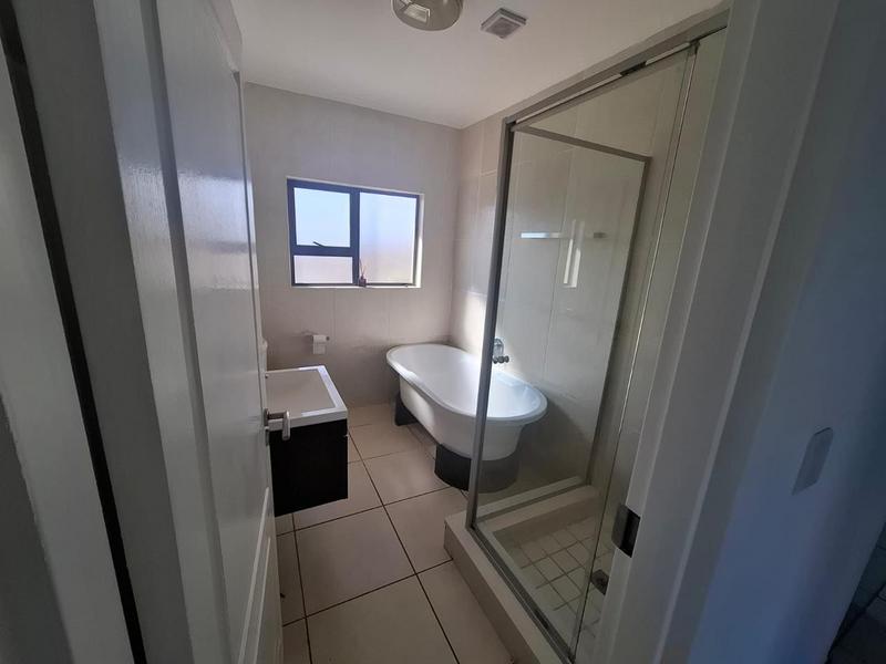 2 Bedroom Property for Sale in Noordwyk Gauteng