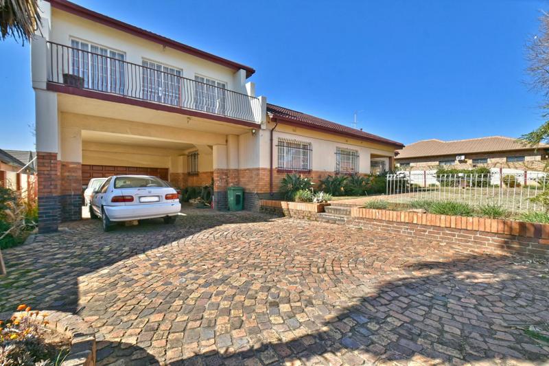 4 Bedroom Property for Sale in New Redruth Gauteng
