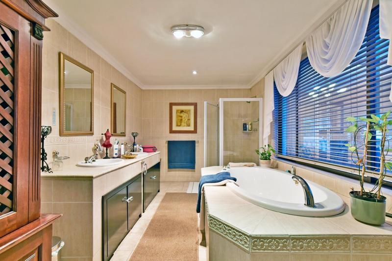 4 Bedroom Property for Sale in Bassonia Gauteng