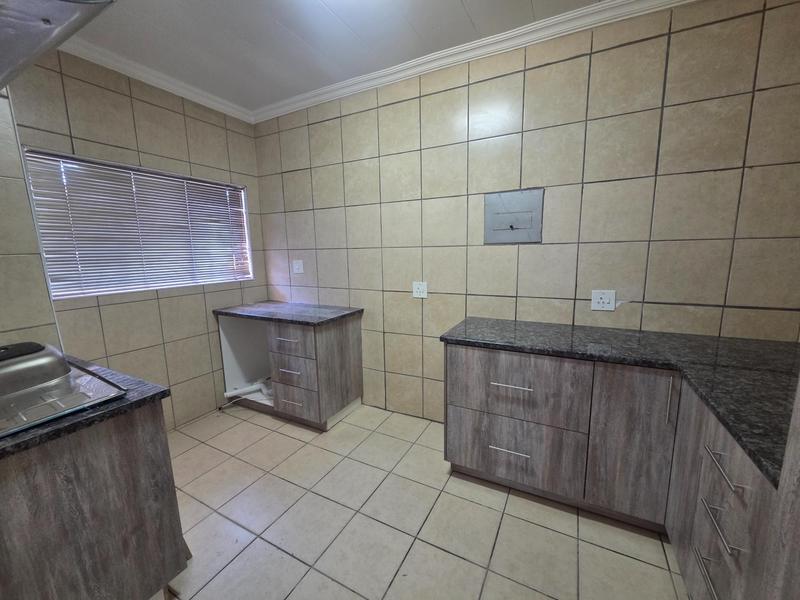 To Let 2 Bedroom Property for Rent in Erasmia Gauteng