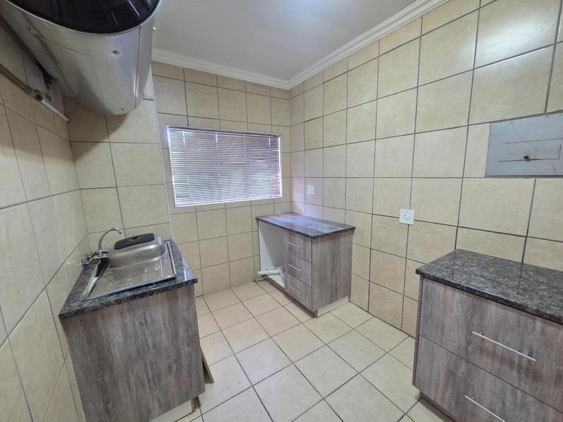 To Let 2 Bedroom Property for Rent in Erasmia Gauteng