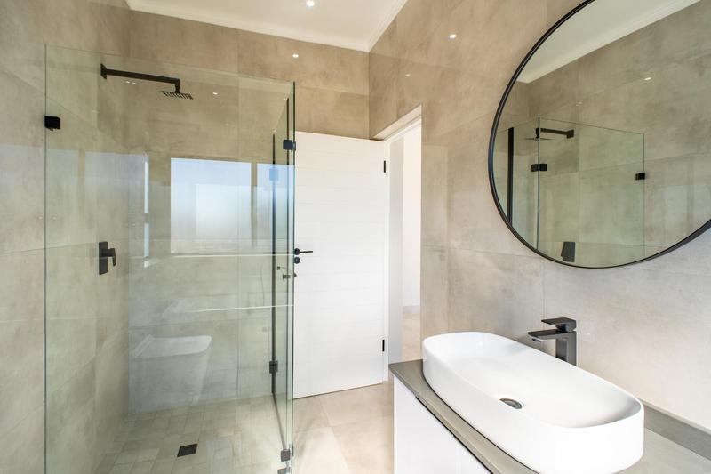 5 Bedroom Property for Sale in Midstream Heights Gauteng