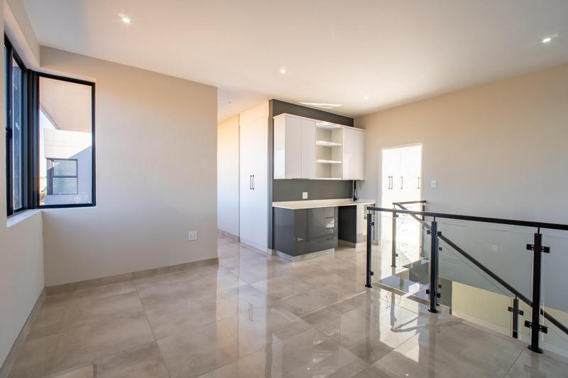 5 Bedroom Property for Sale in Midstream Heights Gauteng