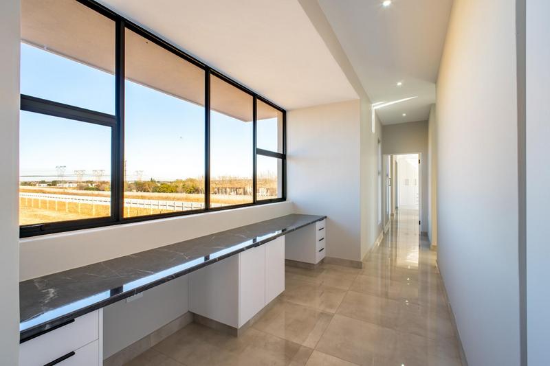 5 Bedroom Property for Sale in Midstream Heights Gauteng