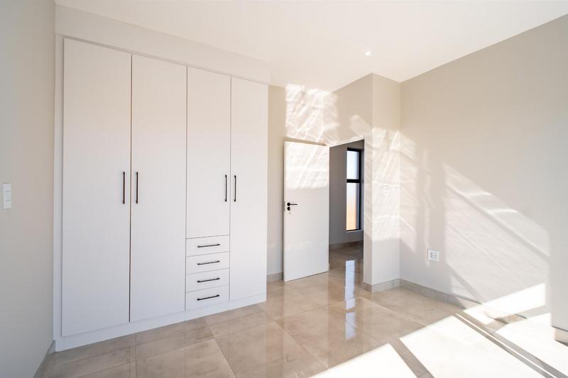 5 Bedroom Property for Sale in Midstream Heights Gauteng