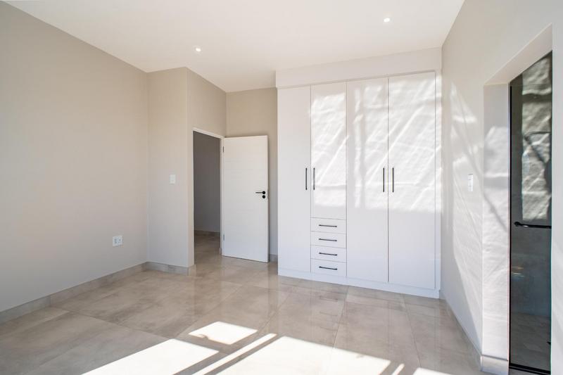 5 Bedroom Property for Sale in Midstream Heights Gauteng