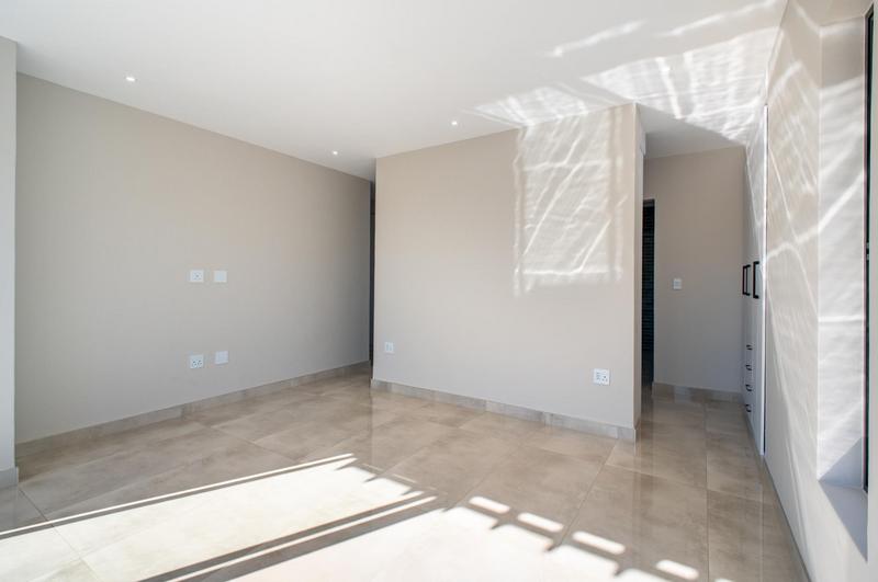 5 Bedroom Property for Sale in Midstream Heights Gauteng