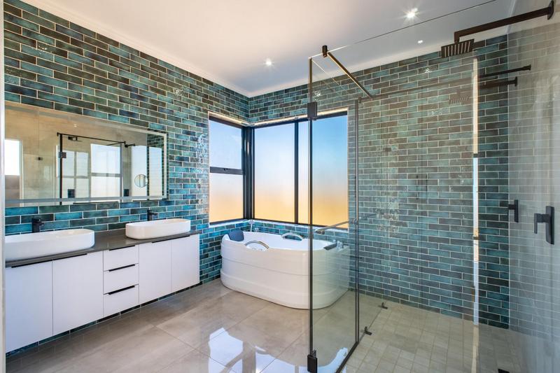 5 Bedroom Property for Sale in Midstream Heights Gauteng