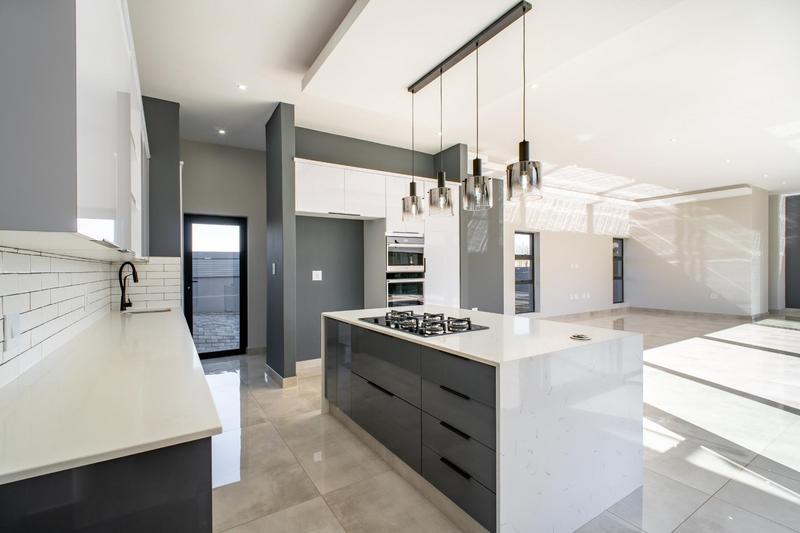 5 Bedroom Property for Sale in Midstream Heights Gauteng
