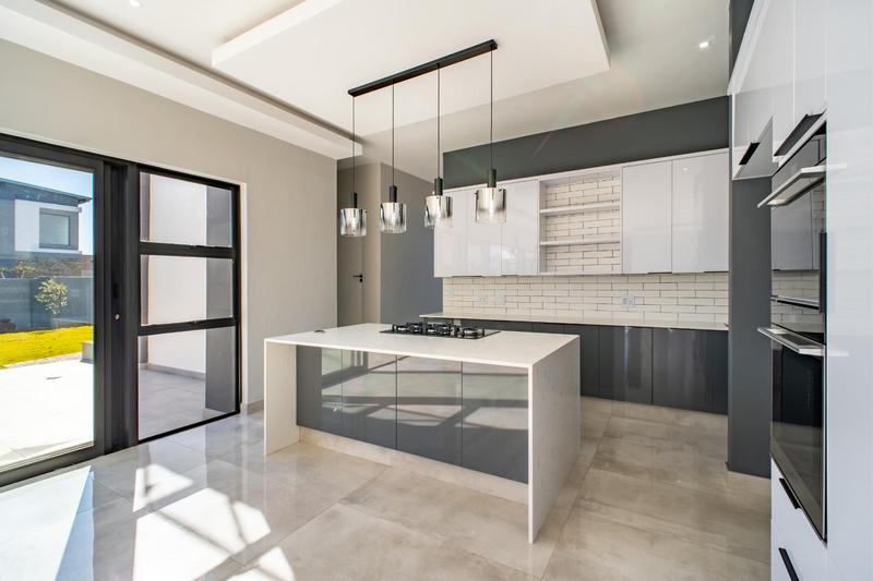 5 Bedroom Property for Sale in Midstream Heights Gauteng