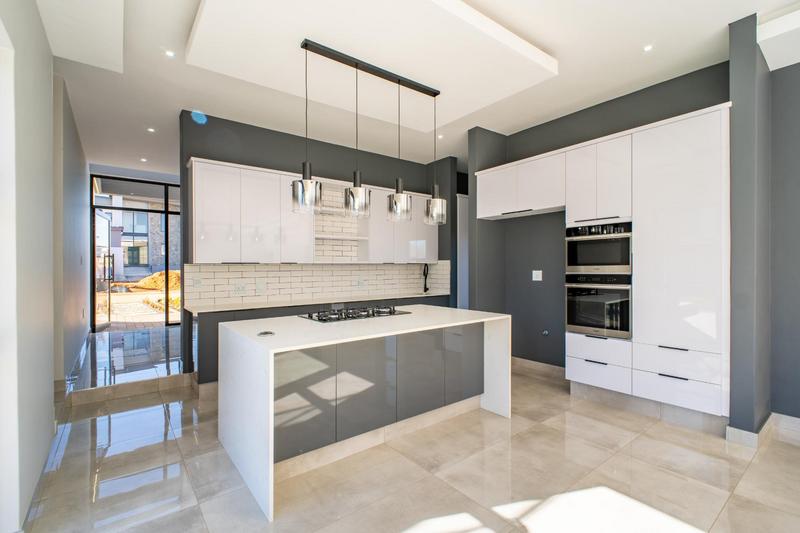 5 Bedroom Property for Sale in Midstream Heights Gauteng