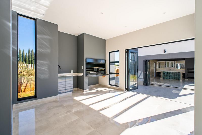 5 Bedroom Property for Sale in Midstream Heights Gauteng