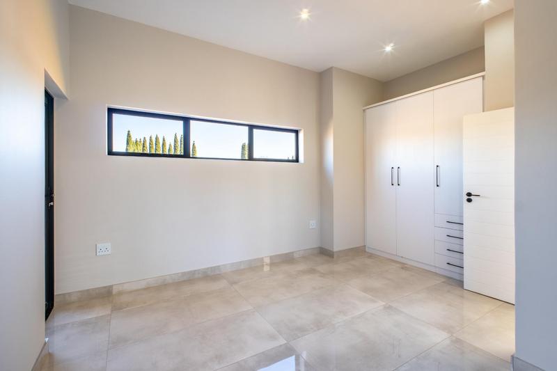 5 Bedroom Property for Sale in Midstream Heights Gauteng