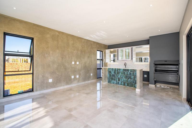 5 Bedroom Property for Sale in Midstream Heights Gauteng