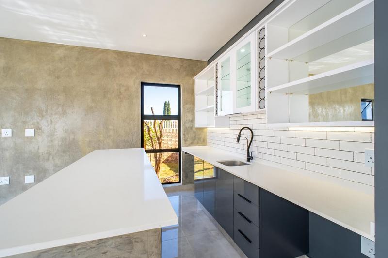 5 Bedroom Property for Sale in Midstream Heights Gauteng