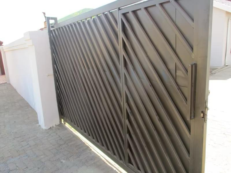 To Let 3 Bedroom Property for Rent in Protea Glen Gauteng
