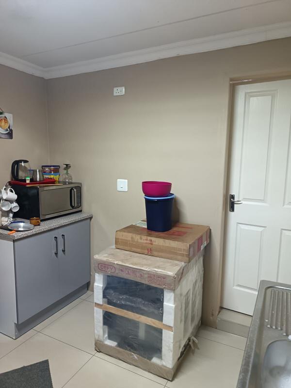 2 Bedroom Property for Sale in Etwatwa Gauteng
