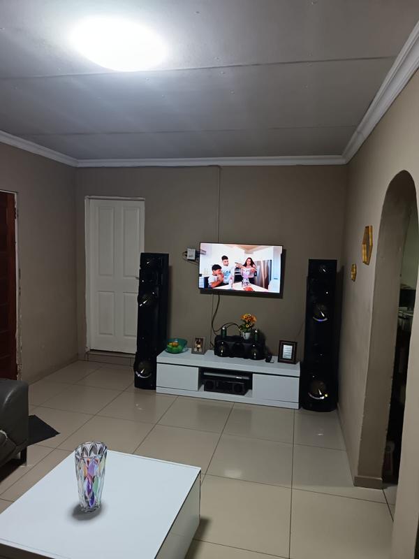 2 Bedroom Property for Sale in Etwatwa Gauteng