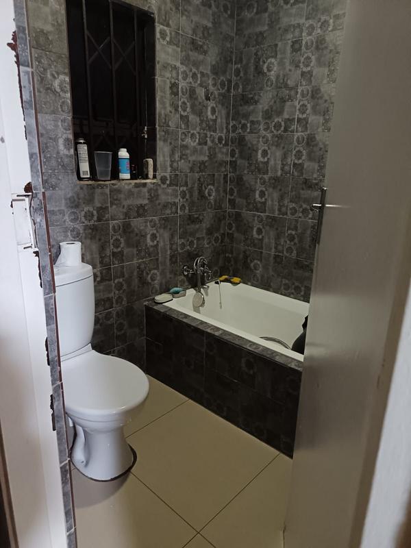 2 Bedroom Property for Sale in Etwatwa Gauteng