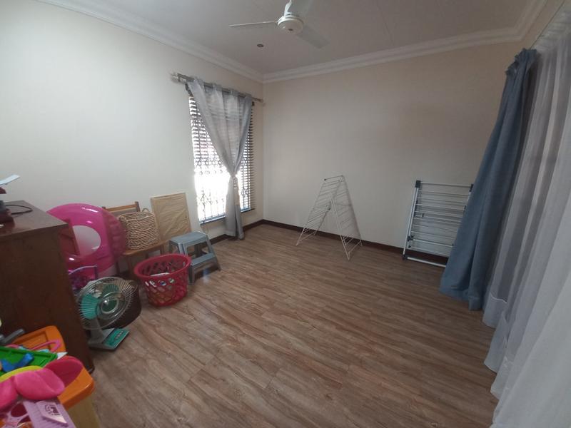 5 Bedroom Property for Sale in Noordheuwel Gauteng