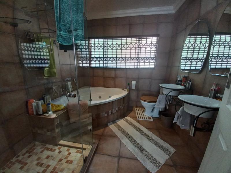 5 Bedroom Property for Sale in Noordheuwel Gauteng