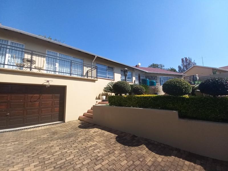 5 Bedroom Property for Sale in Noordheuwel Gauteng