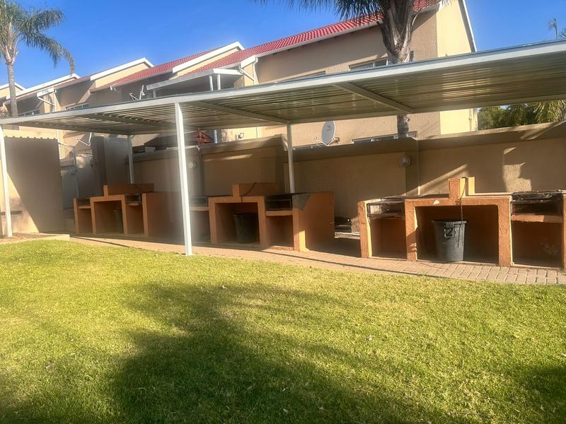 To Let 2 Bedroom Property for Rent in Vorna Valley Gauteng