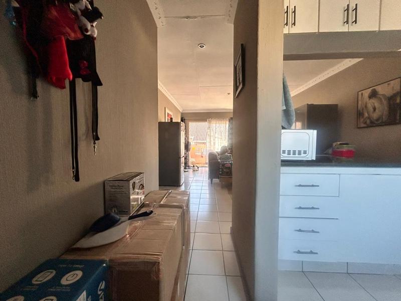To Let 2 Bedroom Property for Rent in Vorna Valley Gauteng