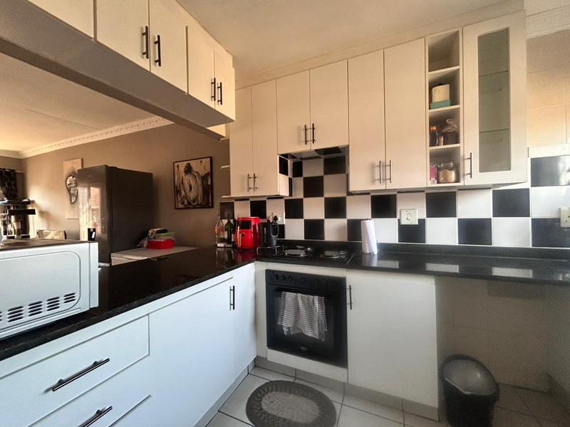 To Let 2 Bedroom Property for Rent in Vorna Valley Gauteng