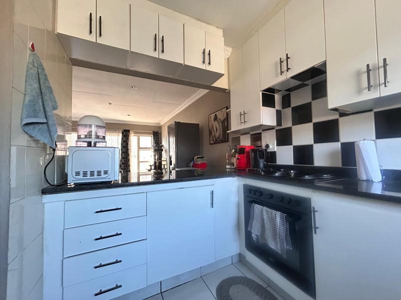 To Let 2 Bedroom Property for Rent in Vorna Valley Gauteng