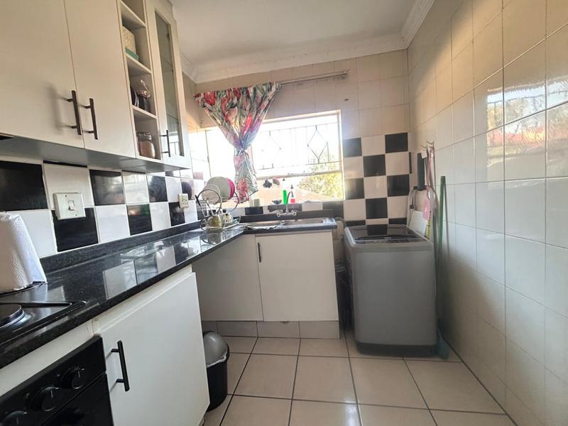 To Let 2 Bedroom Property for Rent in Vorna Valley Gauteng