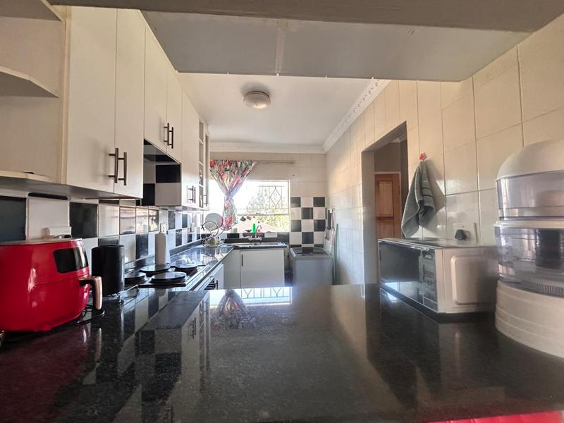 To Let 2 Bedroom Property for Rent in Vorna Valley Gauteng